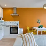 Roxane Spacious 3-bedroom With Terrace And Parking Just Steps