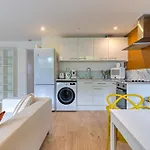 דירה Roxane Spacious 3-bedroom With Terrace And Parking Just Steps *