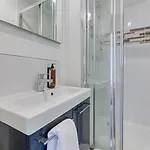 דירה Roxane Spacious 3-bedroom With Terrace And Parking Just Steps רואן