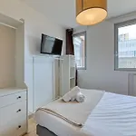 Roxane Spacious 3-bedroom With Terrace And Parking Just Steps * רואן