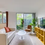 Roxane Spacious 3-bedroom With Terrace And Parking Just Steps