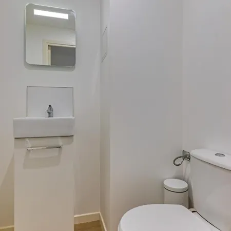 Roxane Spacious 3-bedroom With Terrace And Parking Just Steps Appartement