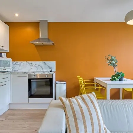 Roxane Spacious 3-bedroom With Terrace And Parking Just Steps