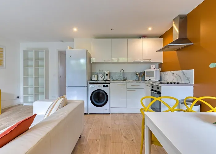 Apartment Roxane Spacious 3-bedroom With Terrace And Parking Just Steps *