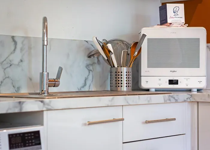 Roxane Spacious 3-bedroom With Terrace And Parking Just Steps Apartment *