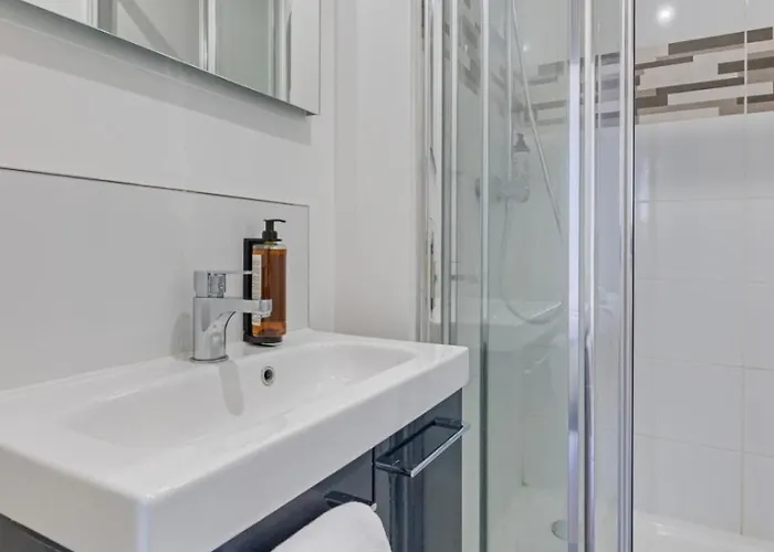 Apartment Roxane Spacious 3-bedroom With Terrace And Parking Just Steps Rouen