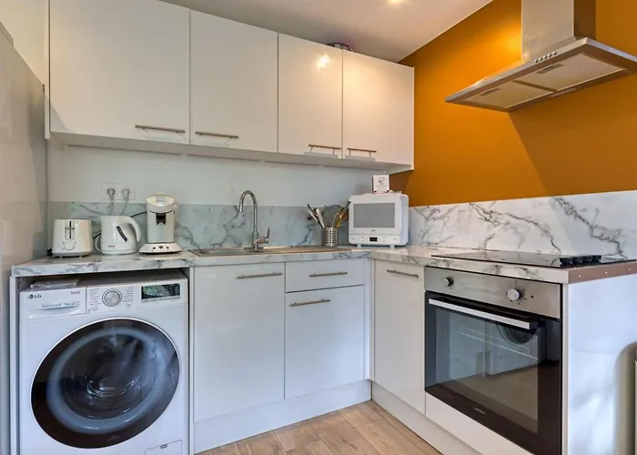 Apartment Roxane Spacious 3-bedroom With Terrace And Parking Just Steps