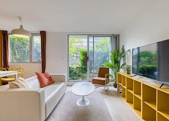 Roxane Spacious 3-bedroom With Terrace And Parking Just Steps